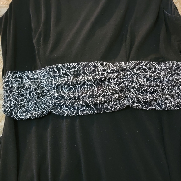 Ladies 2Pc Set - Picture 9 of 10